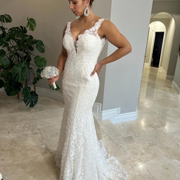 Rosa Clará Lace Wedding Dress - Picture 3 of 7